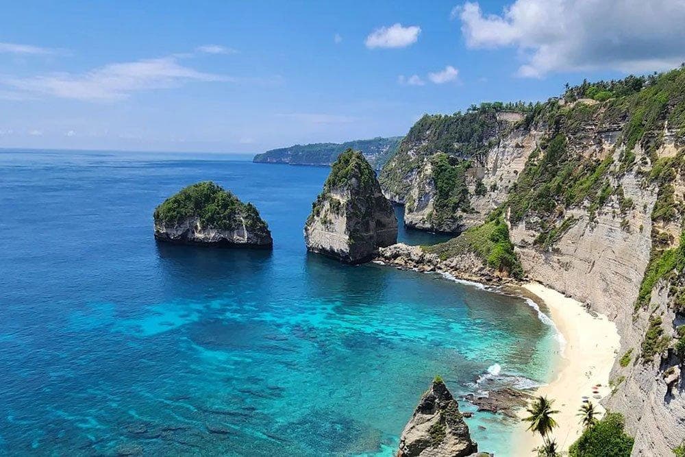 Diamond Beach limestone cliffs on the east coast of Nusa Penida