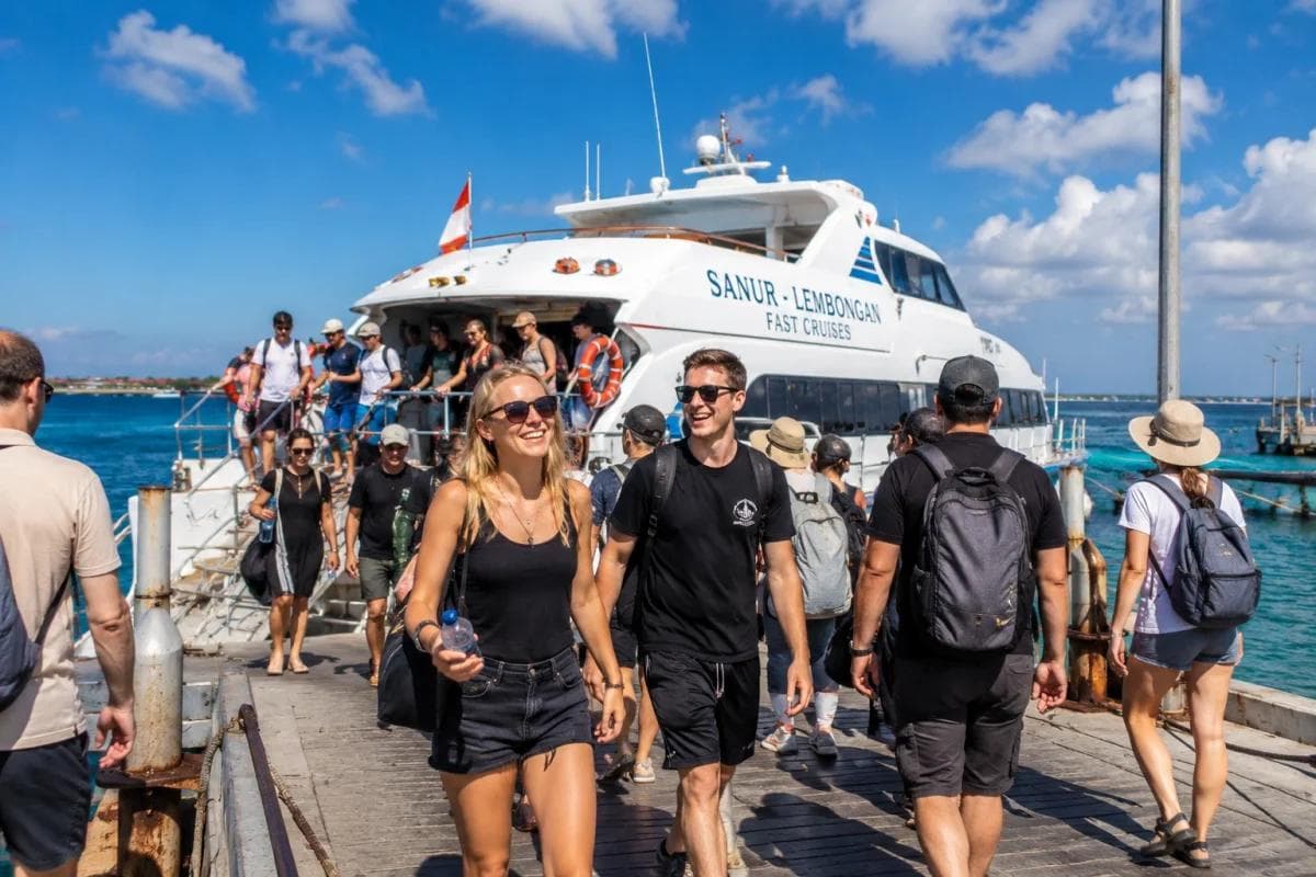 Sanur Harbour fast boat and island gallery 4