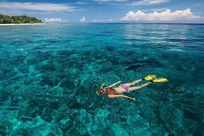 Snorkeling in clear water and Nusa Penida coastal cliffs in one combined trip — photo 7